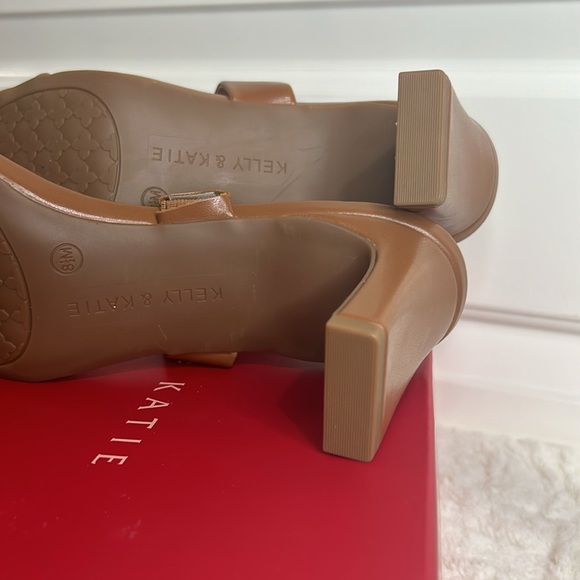 New! Kelly & Katie Carbren Cognac Sandal - Picture 10 of 13